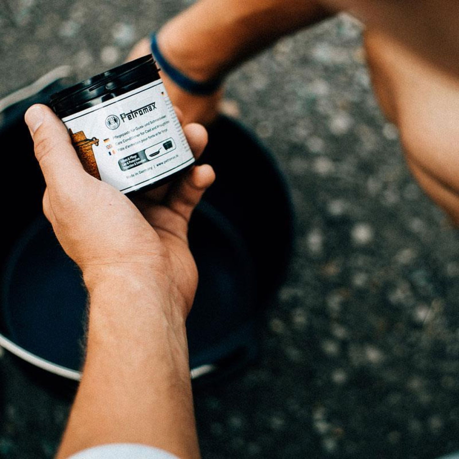 Pflegepaste für Guss- und Schmiedeeisen – Bild 3